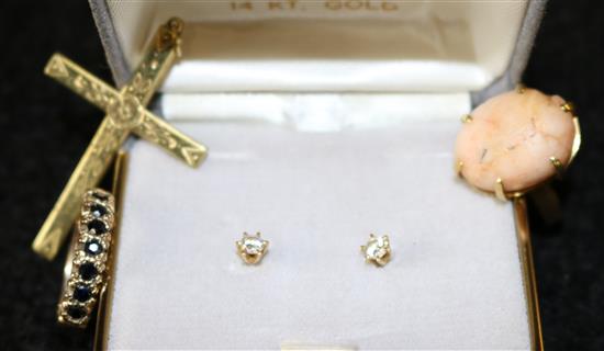 Italian coral & gold dress ring stamped 750, gold crucifix, sapphire & gold half hoop ring & a pair of small diamond stud earrings